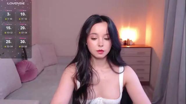 Image 3 of lia_hetty Stream on Chaturbate on 3 months ago