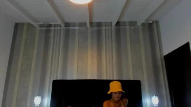 Image 3 of lia_johnnson Stream on Chaturbate on 13 months ago