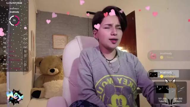 Image 7 of lia_lenoox Stream on Chaturbate on 28 months ago