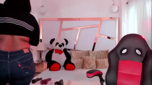 Image 2 of lia_mariana Stream on Chaturbate on 14 days ago