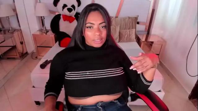 Image 4 of lia_mariana Stream on Chaturbate on 14 days ago