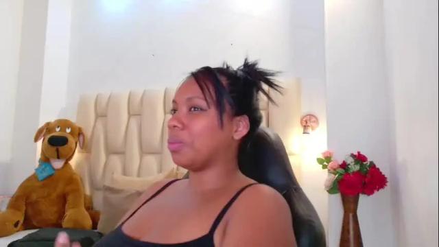 Image 2 of lia_mariana Stream on Chaturbate on 9 days ago