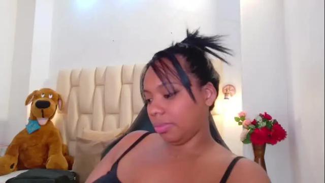 Image 3 of lia_mariana Stream on Chaturbate on 9 days ago
