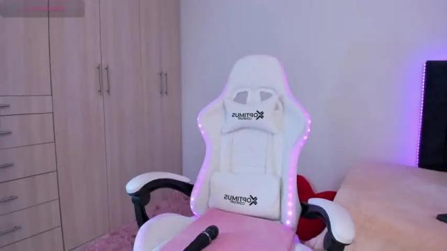 Image 12 of lia_queen610 Stream on Chaturbate on 14 months ago