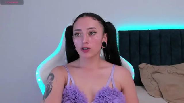 Image 3 of lia_queen610 Stream on Chaturbate on 14 months ago