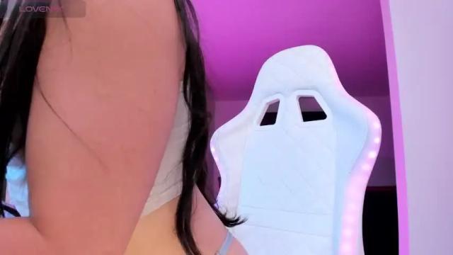 Image 2 of lia_queen610 Stream on Chaturbate on 13 months ago