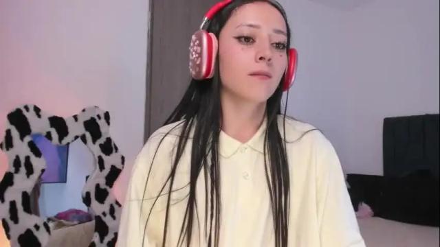 Image 3 of lia_queen610 Stream on Chaturbate on 1 month ago