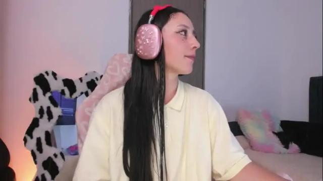 Image 4 of lia_queen610 Stream on Chaturbate on 1 month ago