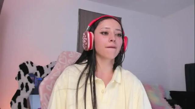 Image 7 of lia_queen610 Stream on Chaturbate on 1 month ago
