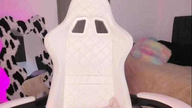 Image 6 of lia_queen610 Stream on Chaturbate on 1 month ago
