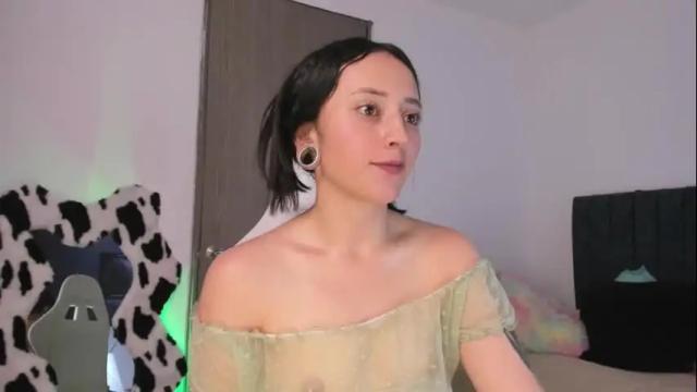 Image 7 of lia_queen610 Stream on Chaturbate on 1 month ago