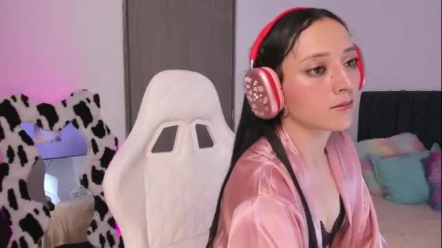 Image 4 of lia_queen610 Stream on Chaturbate on 1 month ago