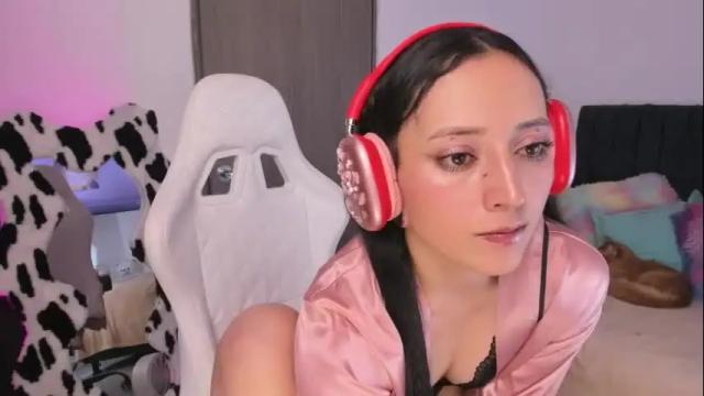 Image 6 of lia_queen610 Stream on Chaturbate on 1 month ago