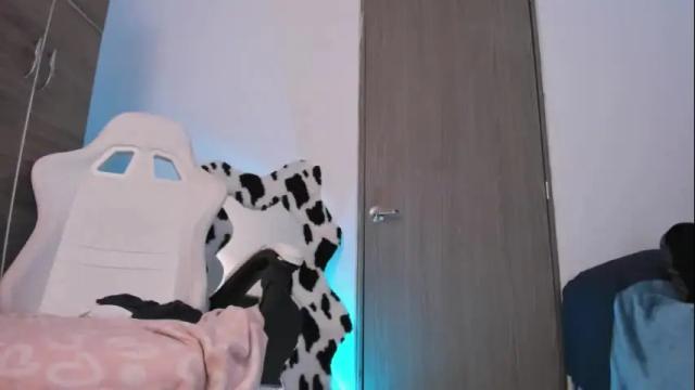 Image 11 of lia_queen610 Stream on Chaturbate on 1 month ago