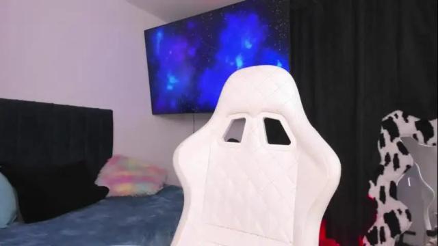 Image 6 of lia_queen610 Stream on Chaturbate on 1 month ago