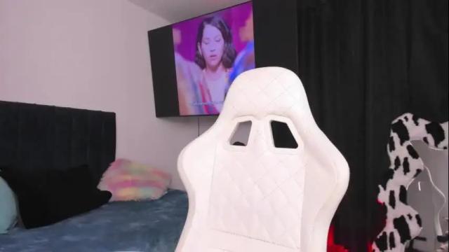 Image 7 of lia_queen610 Stream on Chaturbate on 1 month ago
