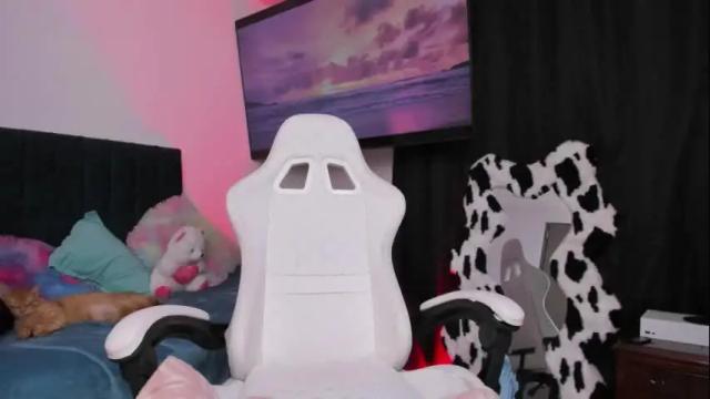 Image 12 of lia_queen610 Stream on Chaturbate on 1 month ago