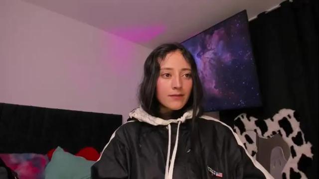 Image 3 of lia_queen610 Stream on Chaturbate on 27 days ago