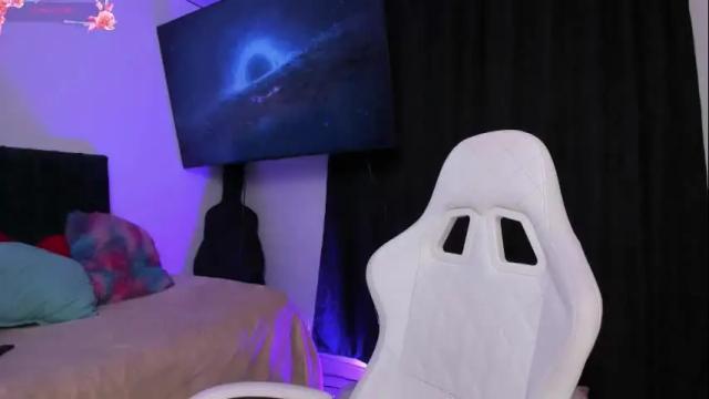 Image 11 of lia_queen610 Stream on Chaturbate on 14 days ago