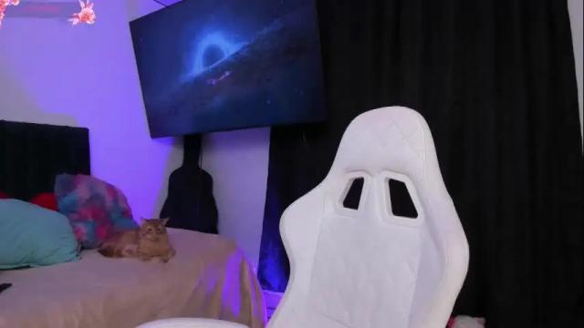 Image 8 of lia_queen610 Stream on Chaturbate on 14 days ago