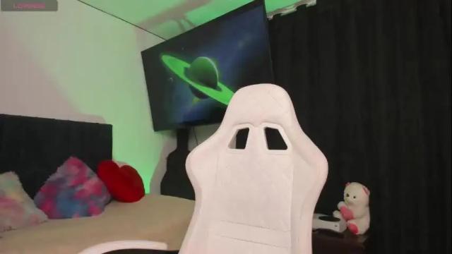 Image 2 of lia_queen610 Stream on Chaturbate on 10 days ago