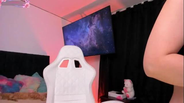 Image 11 of lia_queen610 Stream on Chaturbate on 8 days ago