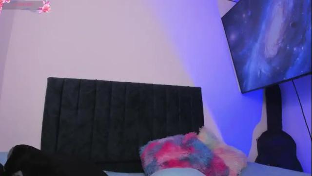 Image 2 of lia_queen610 Stream on Chaturbate on 7 days ago