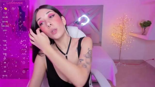 Image 3 of lia_rosse_1 Stream on Chaturbate on 15 months ago