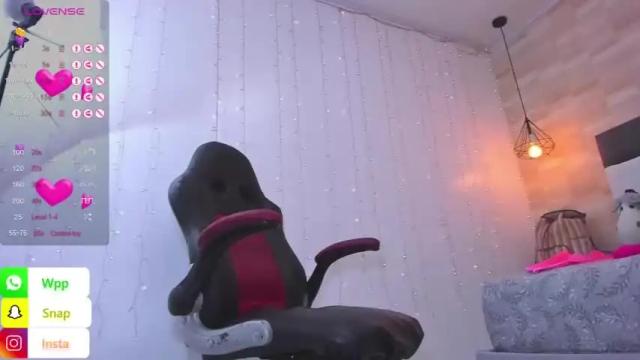 Image 10 of lia_roux1 Stream on Chaturbate on 13 months ago
