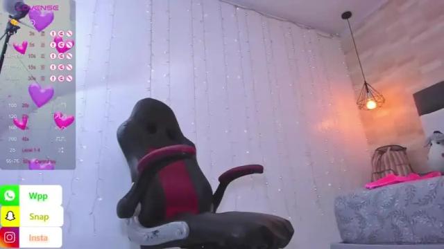 Image 11 of lia_roux1 Stream on Chaturbate on 13 months ago