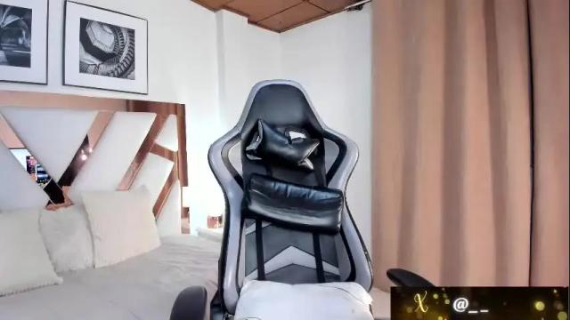 Image 2 of lia_simons Stream on Chaturbate on 11 days ago