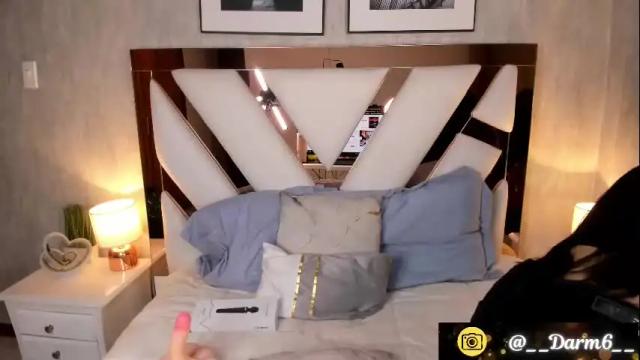 Image 2 of lia_simons Stream on Chaturbate on 1 month ago