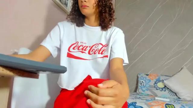 Image 2 of lia_smiith1 Stream on Chaturbate on 14 months ago