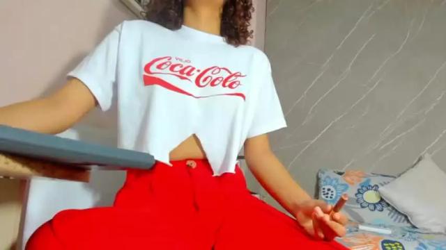 Image 3 of lia_smiith1 Stream on Chaturbate on 14 months ago