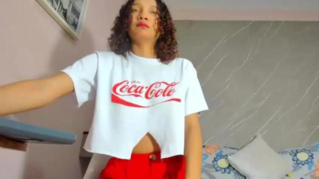 Image 4 of lia_smiith1 Stream on Chaturbate on 14 months ago