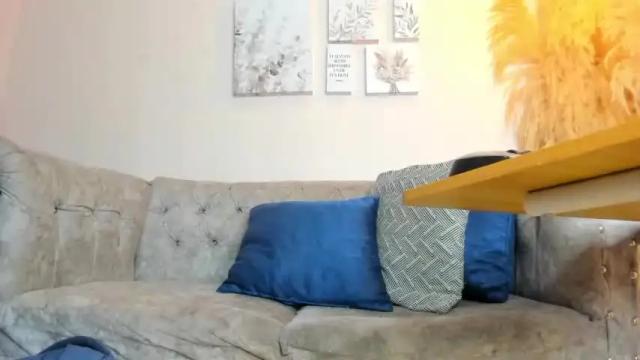 Image 2 of lia_smiith1 Stream on Chaturbate on 14 months ago