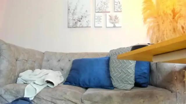 Image 3 of lia_smiith1 Stream on Chaturbate on 14 months ago