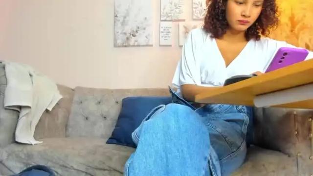 Image 4 of lia_smiith1 Stream on Chaturbate on 14 months ago