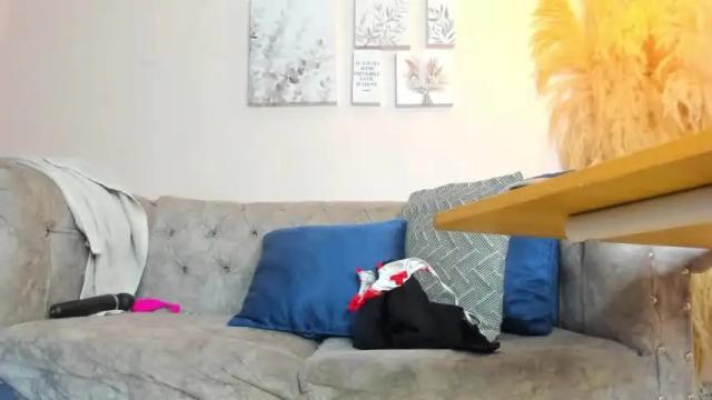 Image 7 of lia_smiith1 Stream on Chaturbate on 14 months ago