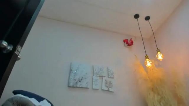 Image 2 of lia_smiith1 Stream on Chaturbate on 14 months ago