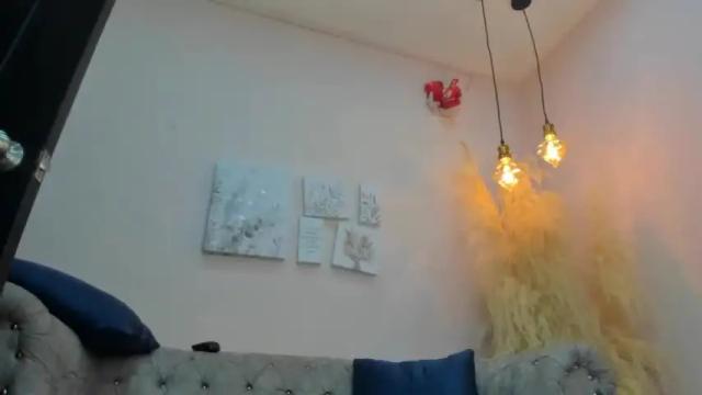 Image 4 of lia_smiith1 Stream on Chaturbate on 14 months ago