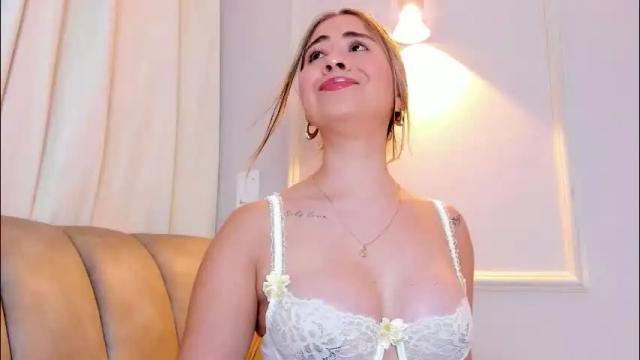 Image 3 of lia_walton__ Stream on Chaturbate on 1 month ago