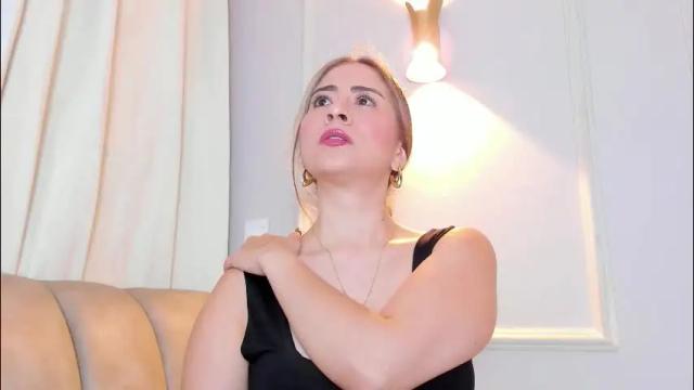 Image 4 of lia_walton__ Stream on Chaturbate on 1 month ago