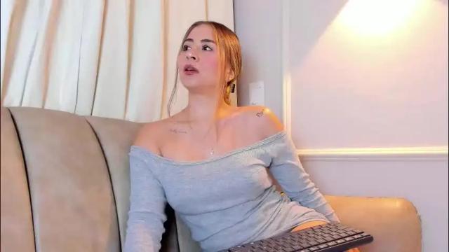 Image 4 of lia_walton__ Stream on Chaturbate on 3 days ago