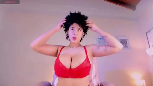 Image 2 of liaamoretz Stream on Chaturbate on 1 month ago