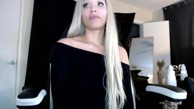 Image 12 of liadivina Stream on Chaturbate on 5 days ago