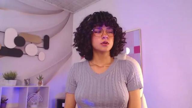 Image 6 of liah_golden Stream on Chaturbate on 18 months ago