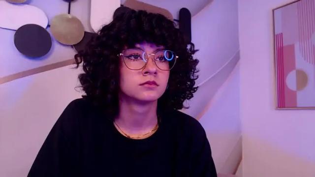Image 12 of liah_golden Stream on Chaturbate on 18 months ago