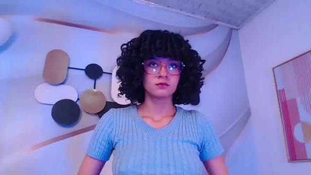 Image 2 of liah_golden Stream on Chaturbate on 18 months ago