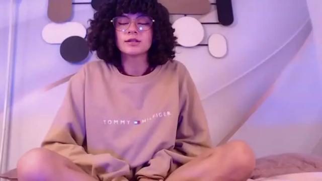 Image 2 of liah_golden Stream on Chaturbate on 18 months ago